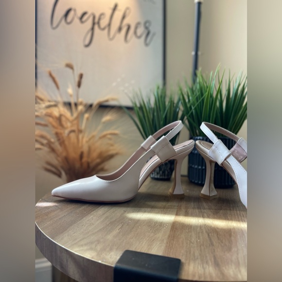 Ecru Matte Color 8 Size Leather Pumps - Pointed Toe Shoes - Picture 14 of 15